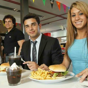 McDonald's : bientôt le service à table, dans des assiettes ! McDonald's : bientôt le service à table, dans des assiettes !