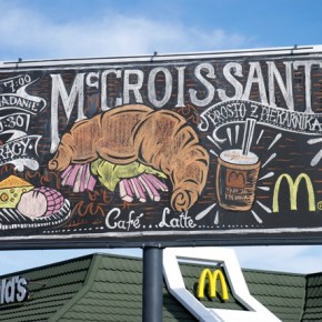 McDonald's : des "billboards-ardoises" géants, dessinés à la main ! McDonald's : des "billboards-ardoises" géants, dessinés à la main !