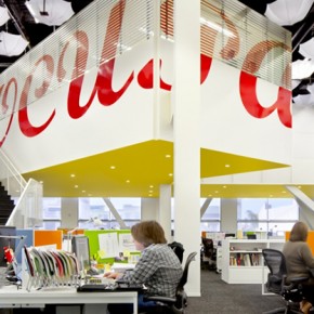 Un cinéma reconverti en bureaux pour une agence de publicité Un cinéma reconverti en bureaux pour une agence de publicité