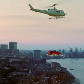 Jaguar : une voiture volante au dessus de Londres fait sensation Jaguar : une voiture volante au dessus de Londres fait sensation
