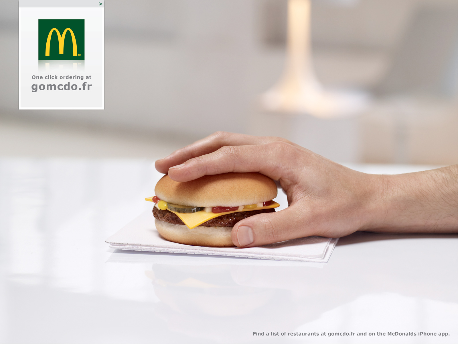 llllitl-mcdonalds-publicité-print-commande-en-ligne-site-web-souris-clavier-burgers-online-tbwa-paris