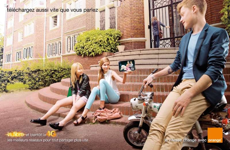 llllitl-orange-publicité-fibre-connexion-4G-rapidité-téléchargement-télécharger-télécom-publicis-conseil-juin-2012