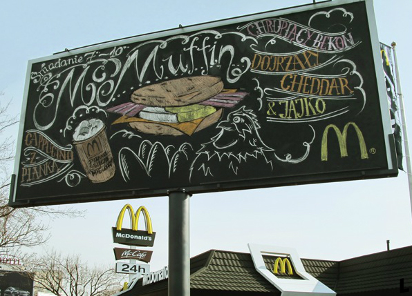 llllitl-mcdonalds-warswaw-poland-varsovie-pologne-advertising-marketing-publicité-street-art-billboard-chalkboard-ardoise-menu-Agency-DDB-Warsaw-Artist-Stefan Szwed-Stronzynski-Art-studio-Good-Looking-Production-Krewcy-Krawcy-Productions