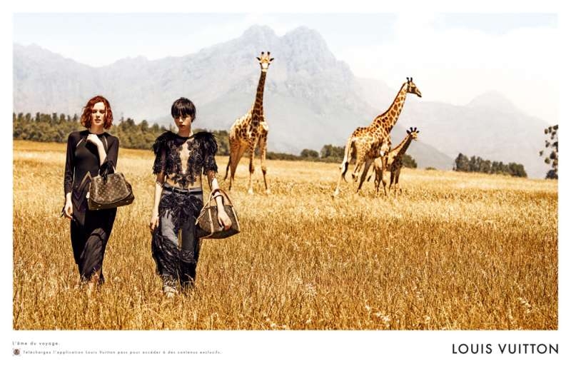 louis-vuitton-publicité-luxe-marketing-afrique-animaux-savane-safari-voyage-Edie-Campbell-Karen-Elson-Peter Lindbergh-1