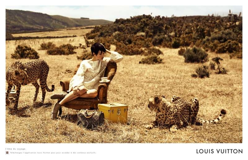 louis-vuitton-publicité-luxe-marketing-afrique-animaux-savane-safari-voyage-Edie-Campbell-Karen-Elson-Peter Lindbergh-3