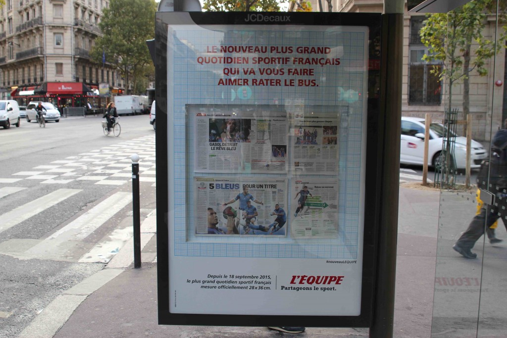 lequipe-journal-publicite-bus-taille-format-tabloid-septembre-2015-nouveau-plus-grand-quotidien-francais-ddb-paris-2