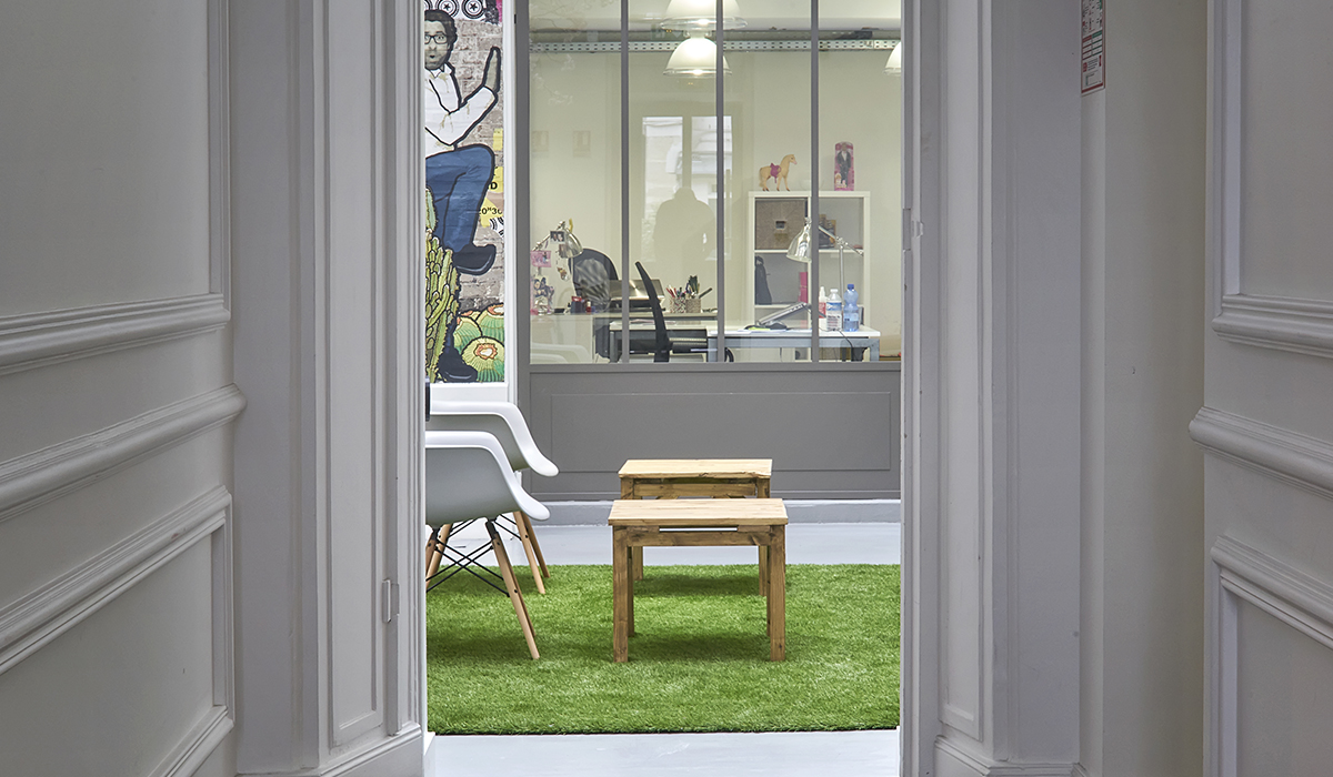 bureaux-agence-publicite-evenementiel-digital-les-pietons-jay-walker-paris-8