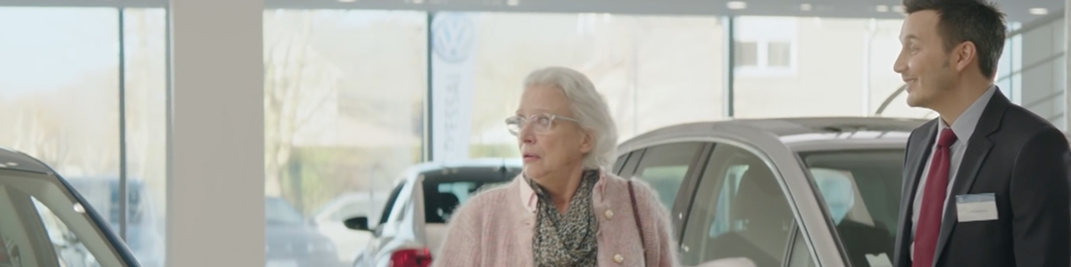 volkswagen-publicite-2016-papa-pere-mamie-vendeur-ddb-paris-1