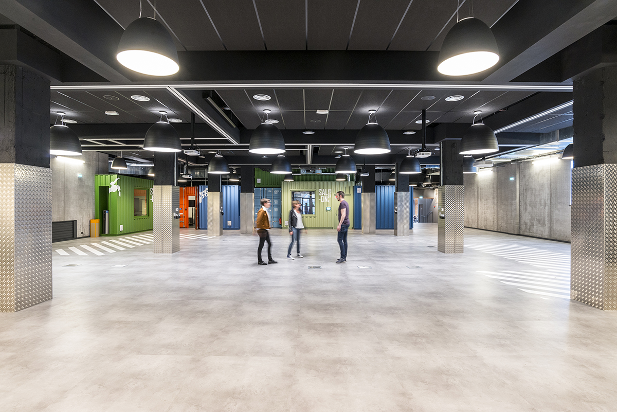 le-bon-coin-paris-bureaux-reception-industriel-office-design-colliers-international-1