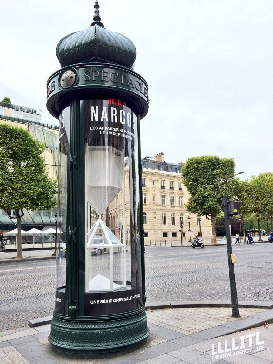 netflix-narcos-cocaine-paris-sand-timer-sablier-champs-elysees-jcdecaux-ubi-bene-1