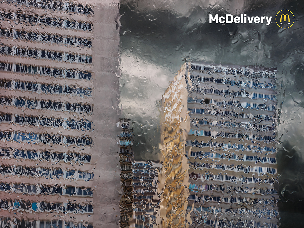 mcdelivery-mcdonalds-pluie-rain-publicite-marketing-print-affichage-tbwa-paris-1