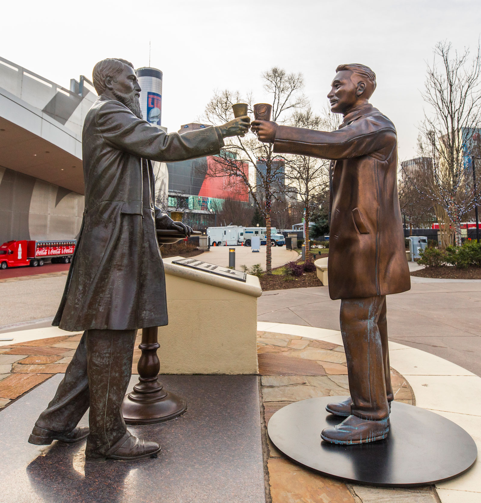 pepsi-coke-statue-atlanta-coca-cola-truce-super-bowl-2019