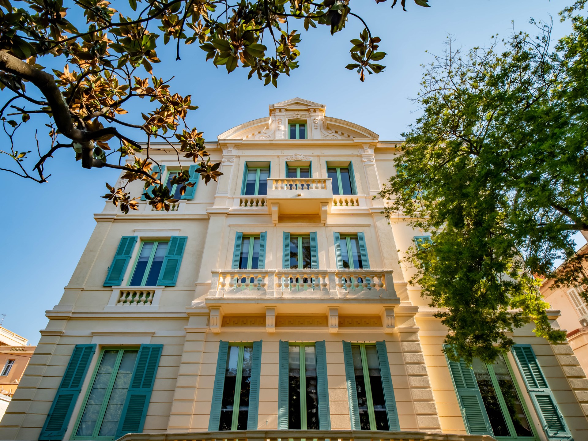banana-camp-hostel-cannes-lions-jung-von-matt-5