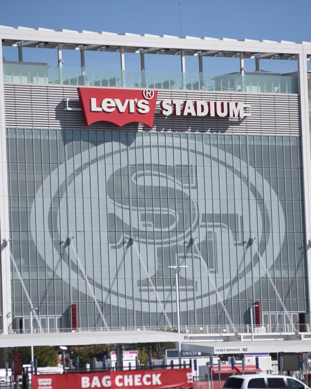 How the Levi's logo is usually visible on the facade of the Levi's Stadium